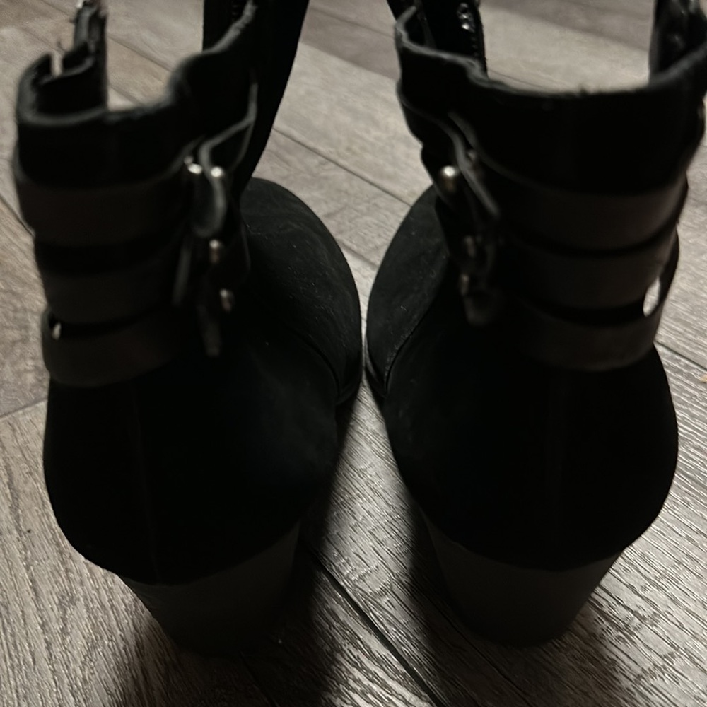 Boots - Picture 3 of 7